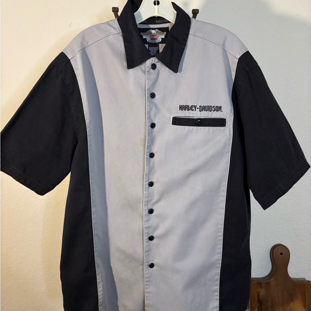 Harley-Davidson Black and Gray Casual Button Down Shirt Flaming Skull on Back